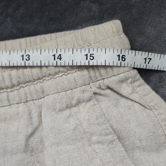 Old Navy Taupe High-Waist Linen-Blend Shorts - Picture 4 of 6